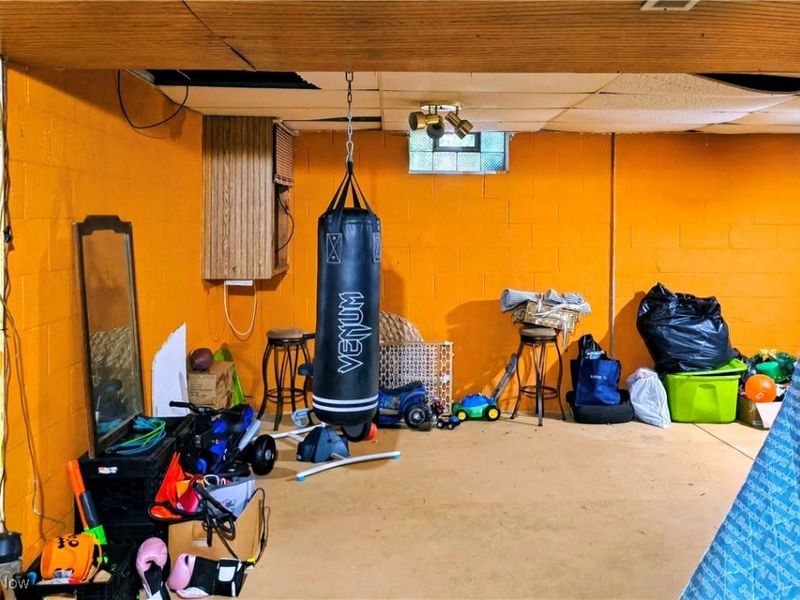 10721 Englewood Avenue, Cleveland, OH 44108 Photo 12