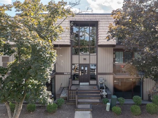 9800 Cove Drive, Unit H2, North Royalton, OH 44133