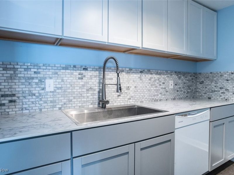 9800 Cove Drive, Unit H2, North Royalton, OH 44133 Photo 10