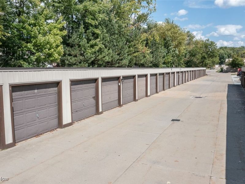 9800 Cove Drive, Unit H2, North Royalton, OH 44133 Photo 28