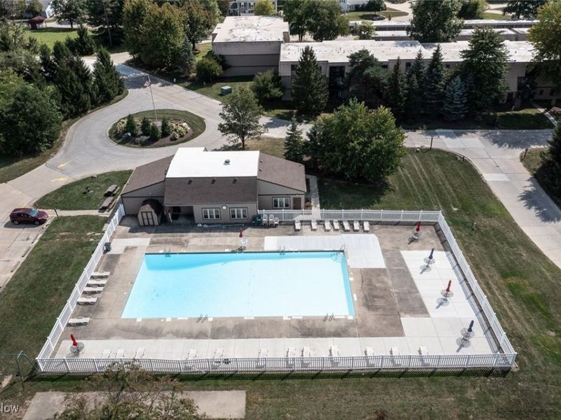 9800 Cove Drive, Unit H2, North Royalton, OH 44133 Photo 31