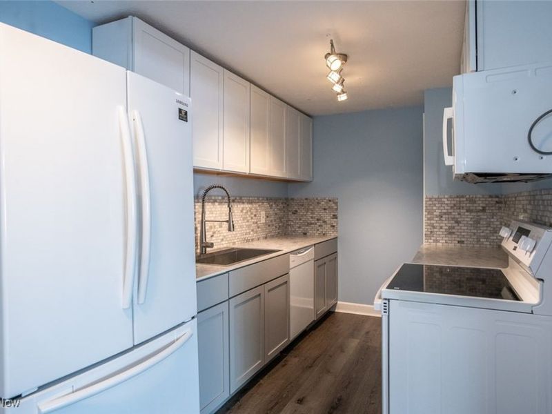 9800 Cove Drive, Unit H2, North Royalton, OH 44133 Photo 8