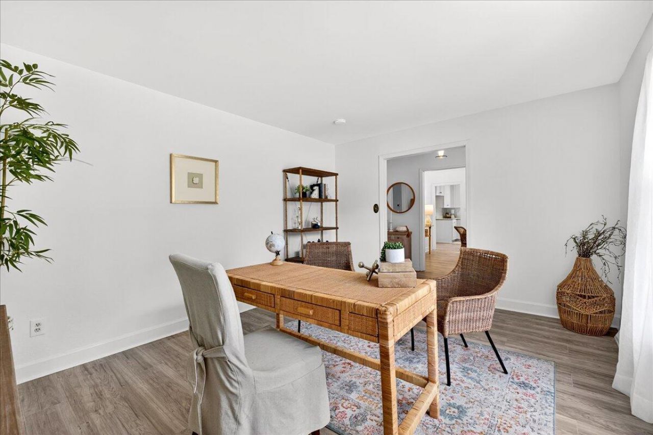 3452 Plaza Lane Photo 9