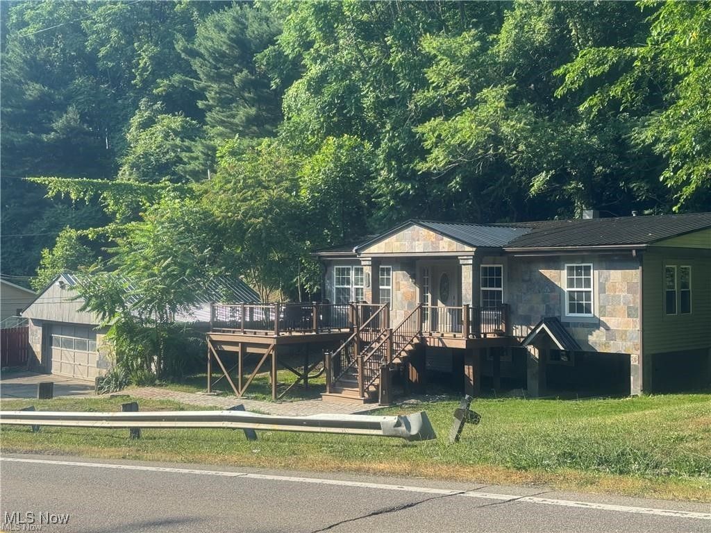 225 Washington Pike, Wellsburg, WV 26070 Main Photo