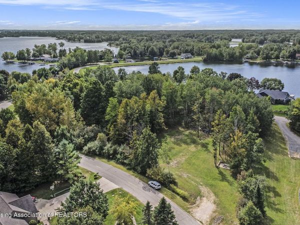 5165 Islanders Way, Gladwin, MI 48624