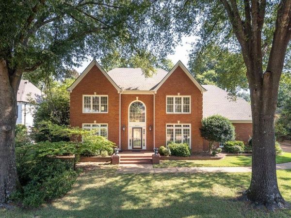 8820 SOMERSET LN, Germantown, TN 38138