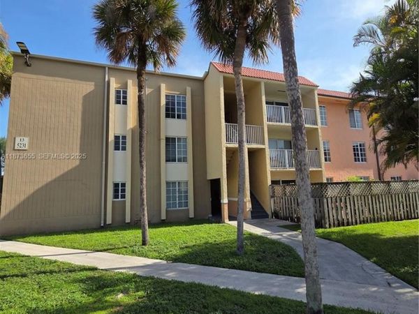 5231 Geneva Way, Unit 205, Doral, FL 33166