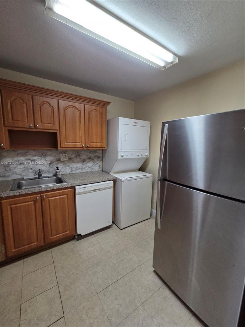 5231 Geneva Way, Unit 205, Doral, FL 33166 Photo