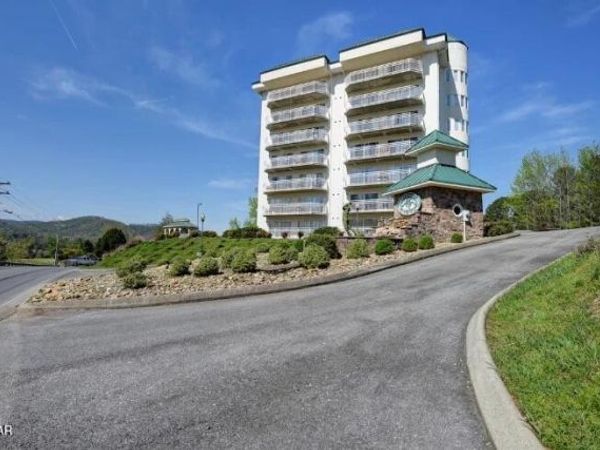 503 Dollywood Lane, Pigeon Forge, TN 37863