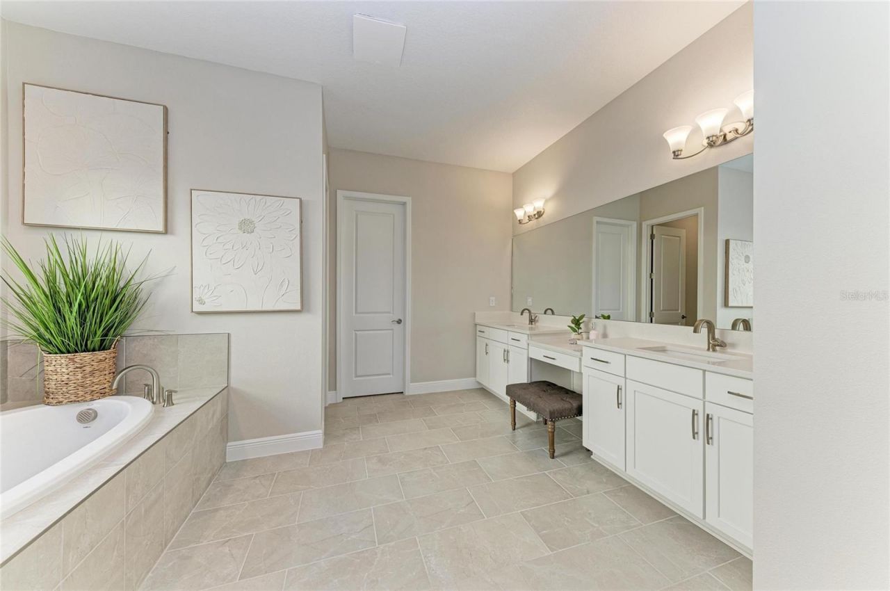 35418 Big Hawk Drive, Zephyrhills, FL 33541 Photo