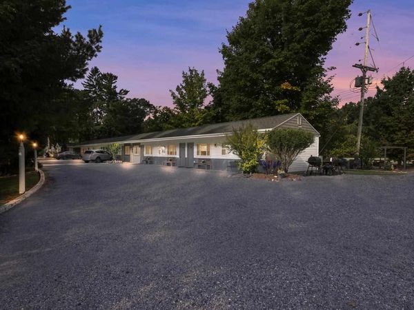 4871 N US-31, Eastport, MI 49627