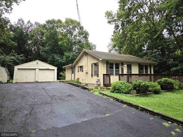 25 Woodlawn Avenue, Excelsior, MN 55331