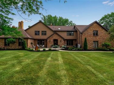 393 Glengrove Road, Youngstown, NY 14174