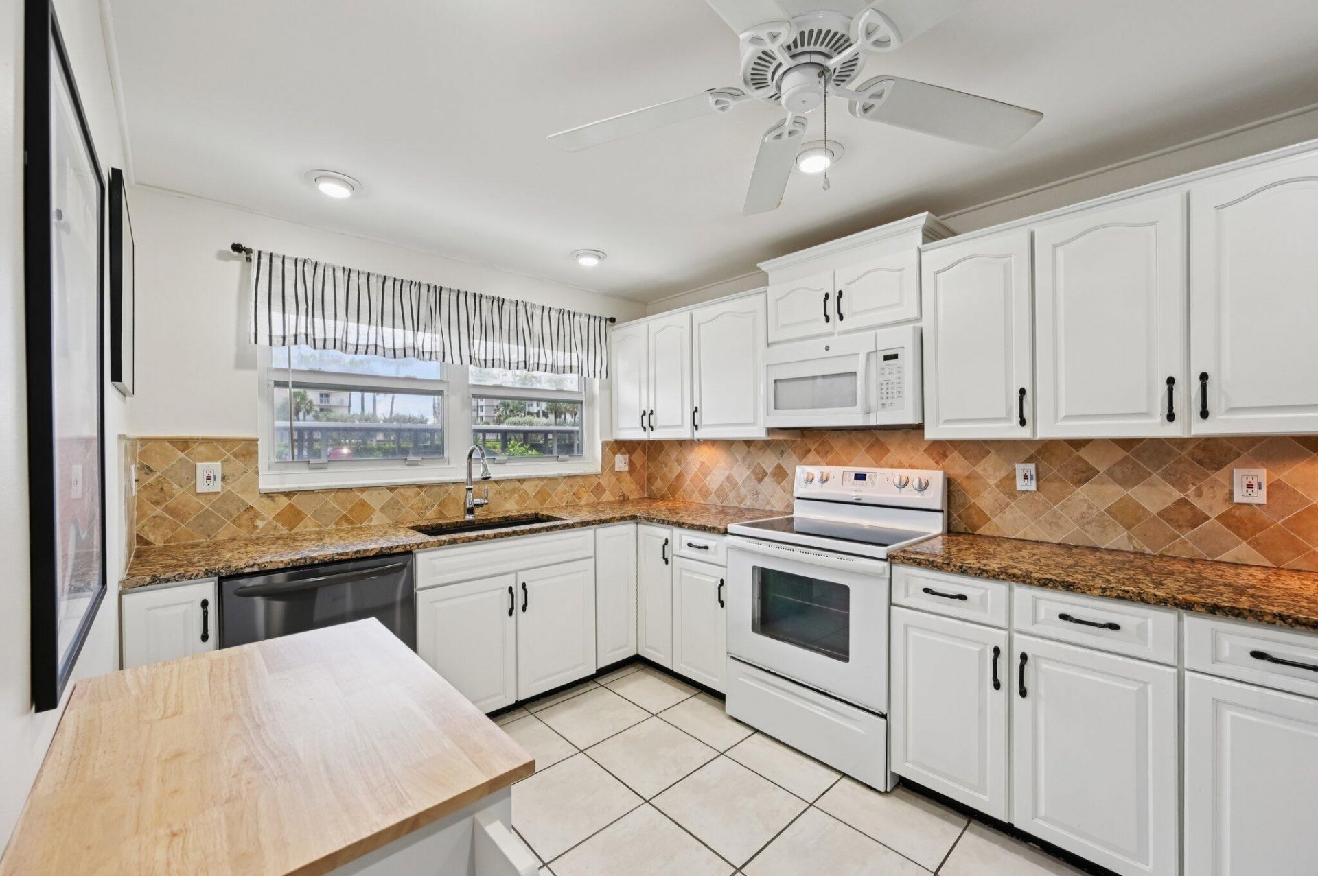 3224 S Ocean Boulevard, Unit 110-B, Highland Beach, FL 33487 Photo