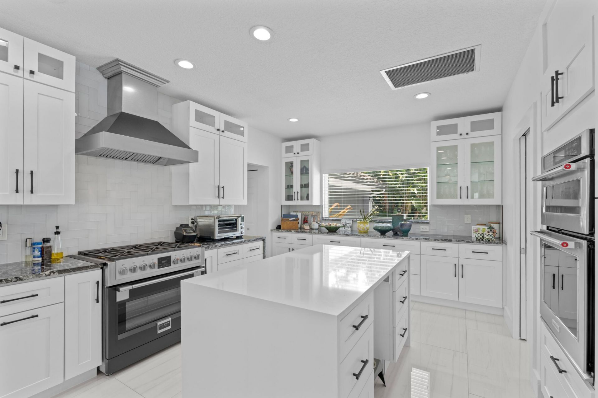 2701 Tecumseh Drive, West Palm Beach, FL 33409 Photo