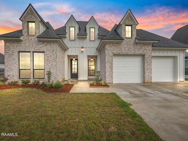 208 Buenos Aires, Youngsville, LA 70592