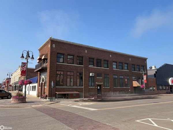 937 Broad Street, Grinnell, IA 50112