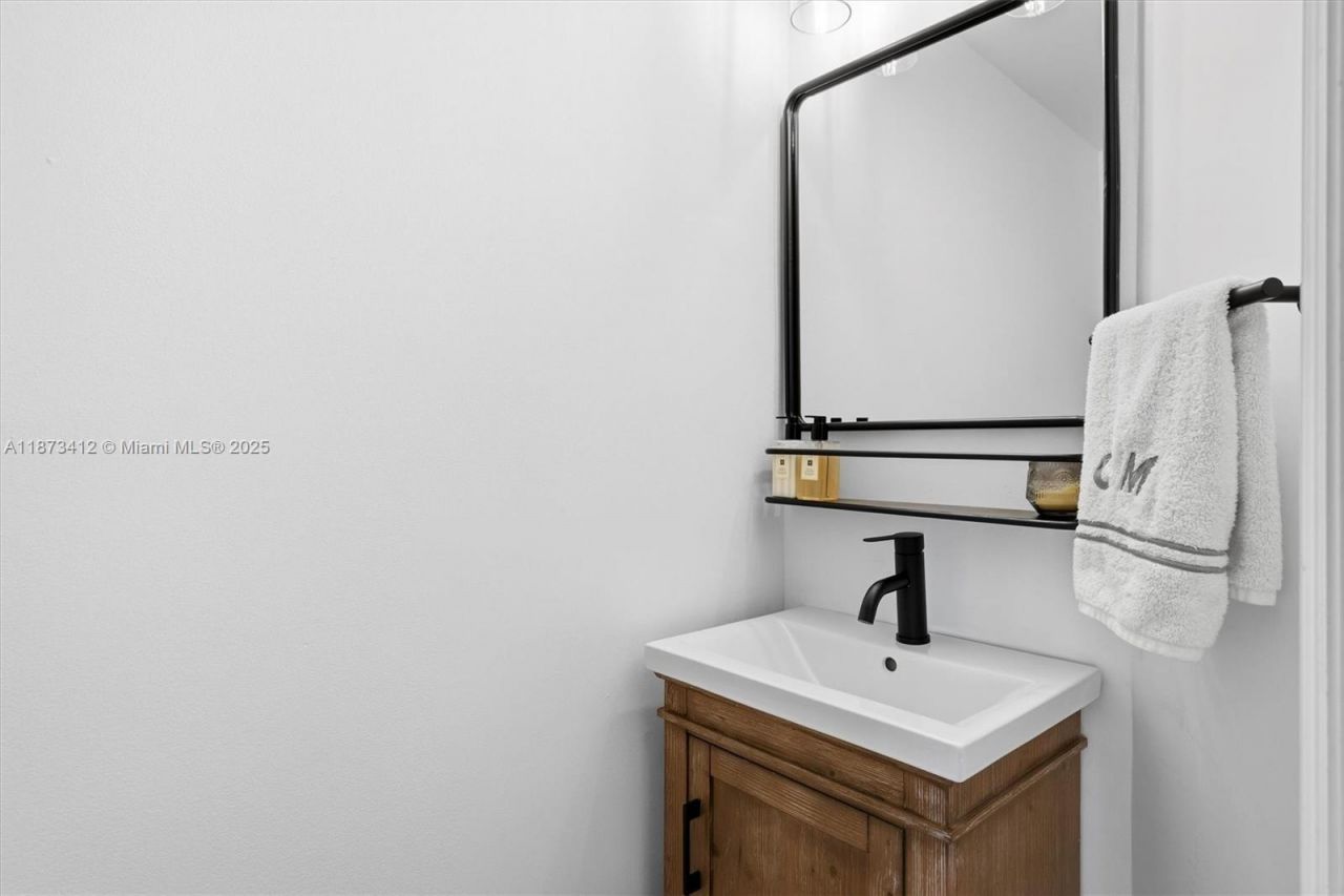 701 Brickell Key Blvd, Unit 1106, Miami, FL 33131 Photo