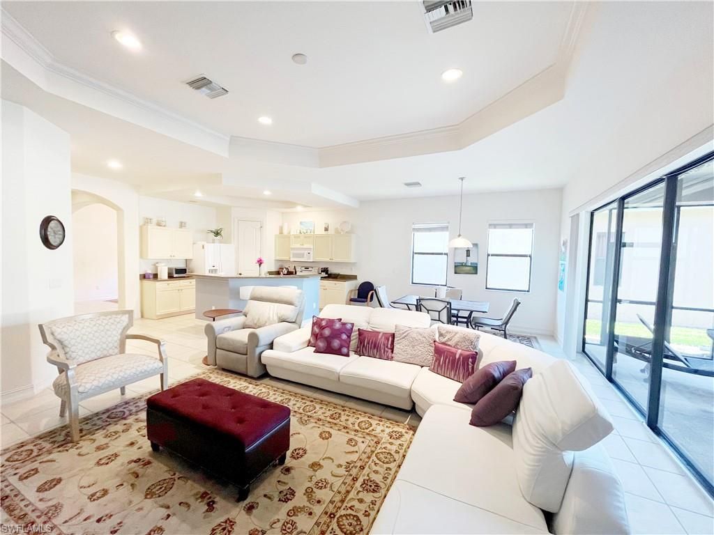 1366 Serrano Cir, Naples, FL 34105 Photo