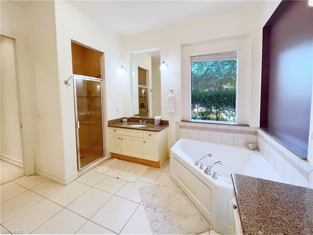 1366 Serrano Cir, Naples, FL 34105 Photo
