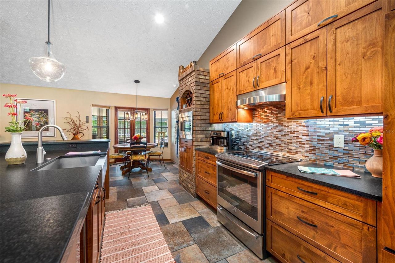 9206 65th Avenue E, Bradenton, FL 34202 Photo