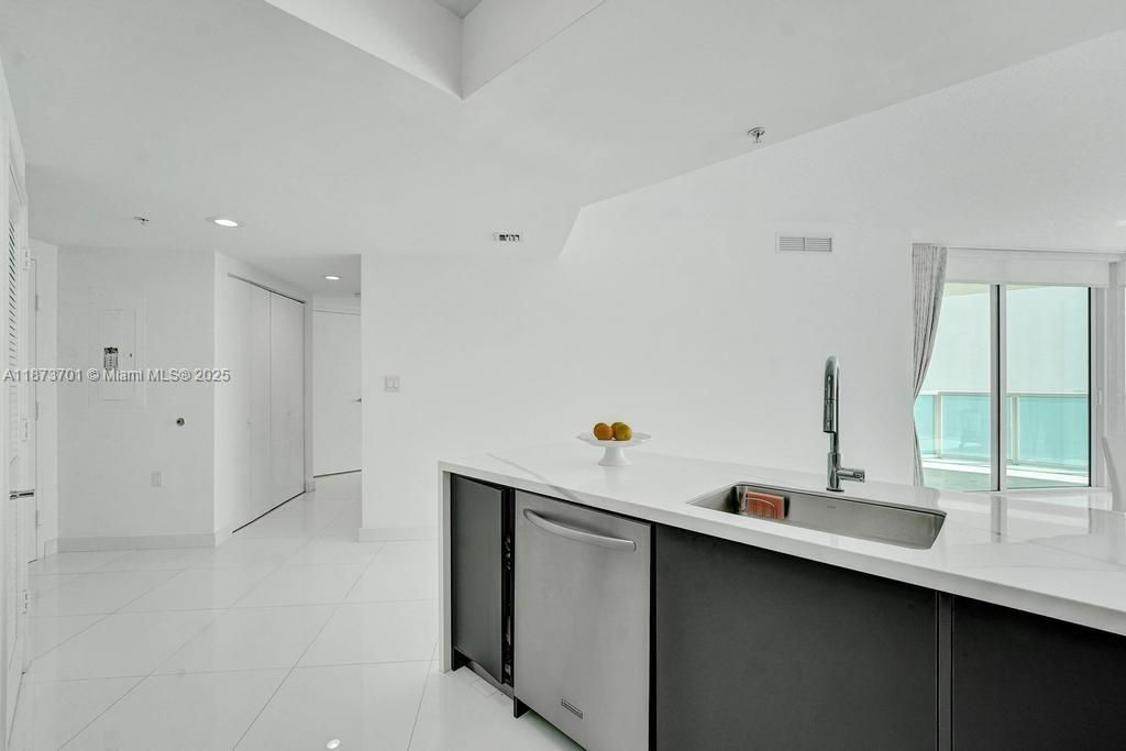 150 Sunny Isles Blvd, Unit 1-1606, Sunny Isles Beach, FL 33160 Photo