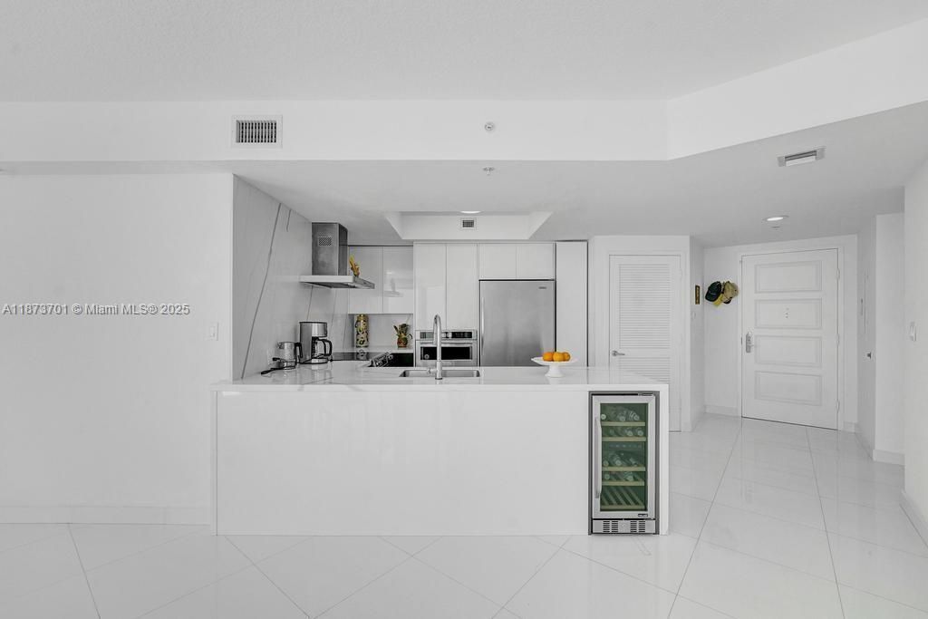 150 Sunny Isles Blvd, Unit 1-1606, Sunny Isles Beach, FL 33160 Photo