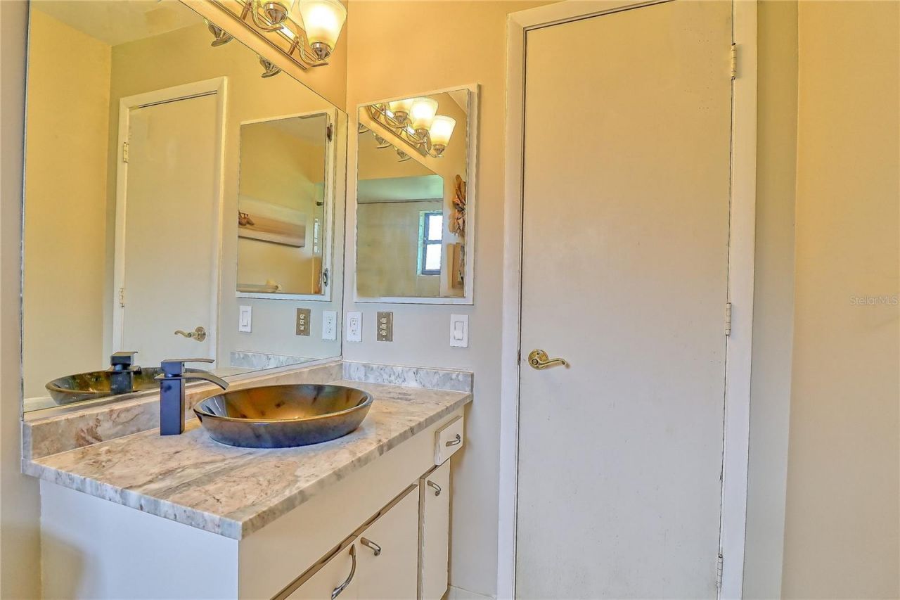 7149 Fairway Bend Circle, Sarasota, FL 34243 Photo