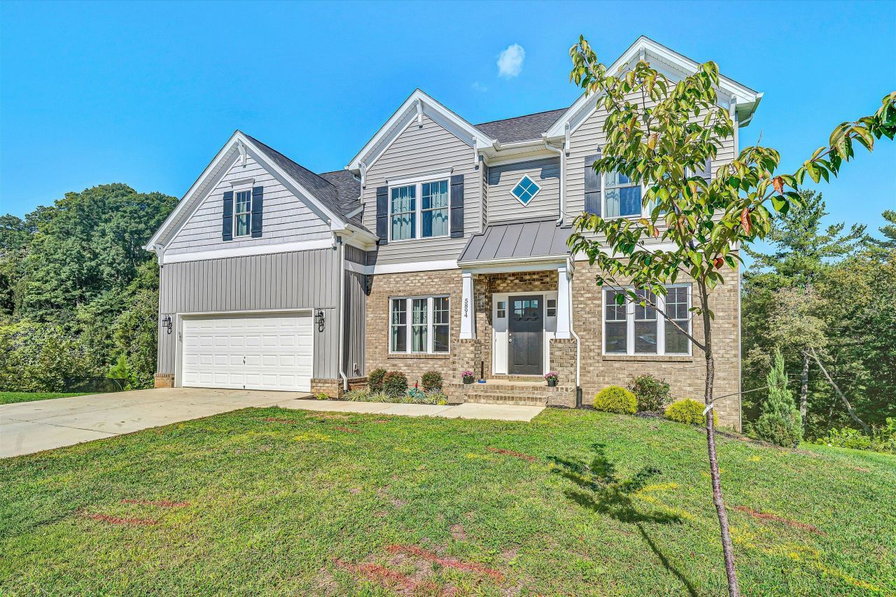 5894 Ivy Park Dr, Roanoke, VA 24018 Main Photo