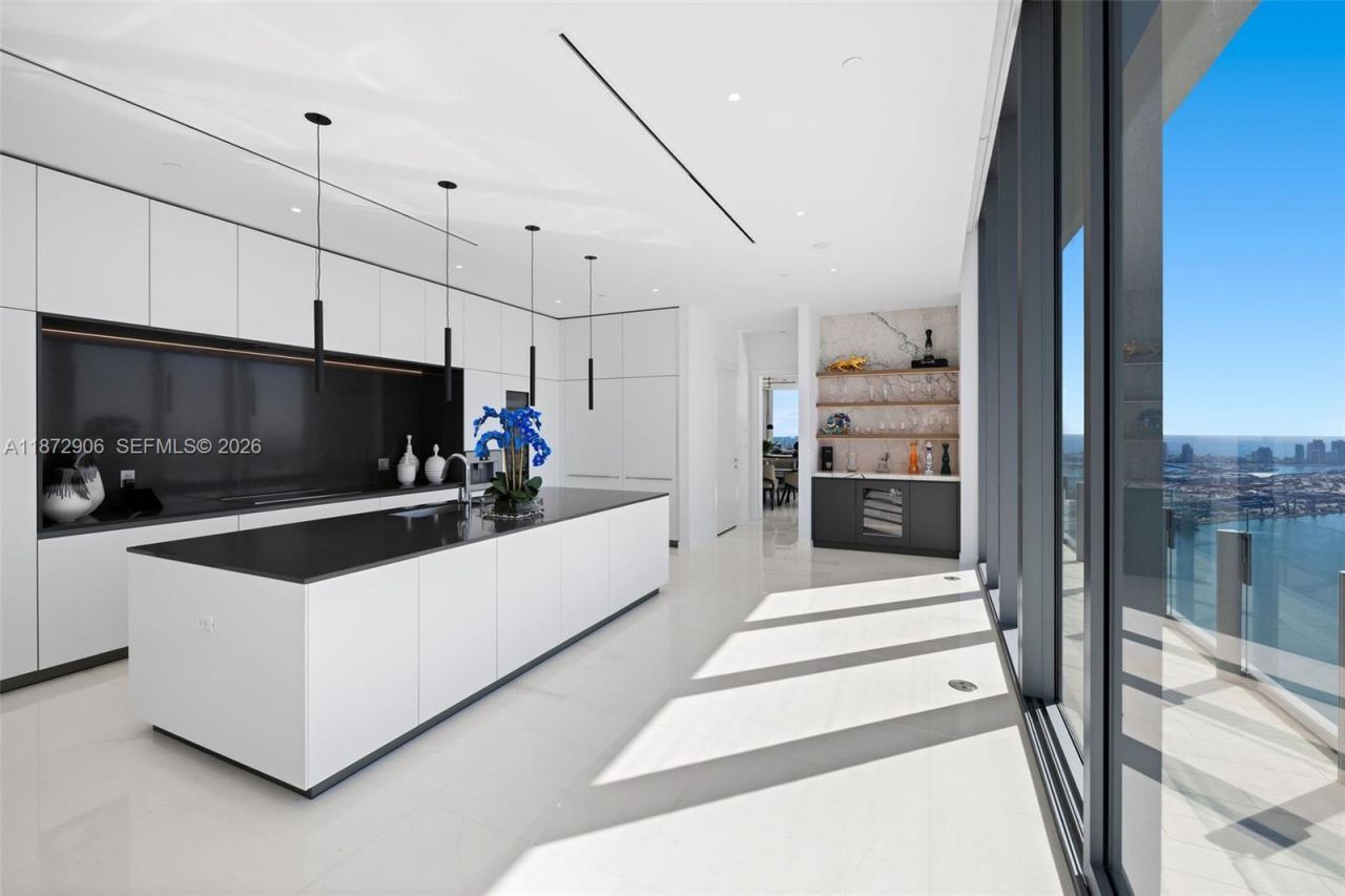 300 Biscayne Blvd Way, Unit PH6001, Miami, FL 33131 Photo