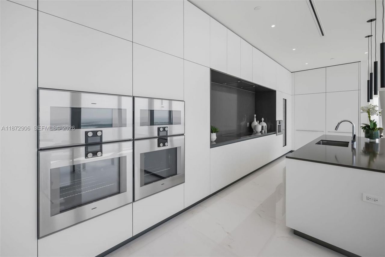 300 Biscayne Blvd Way, Unit PH6001, Miami, FL 33131 Photo