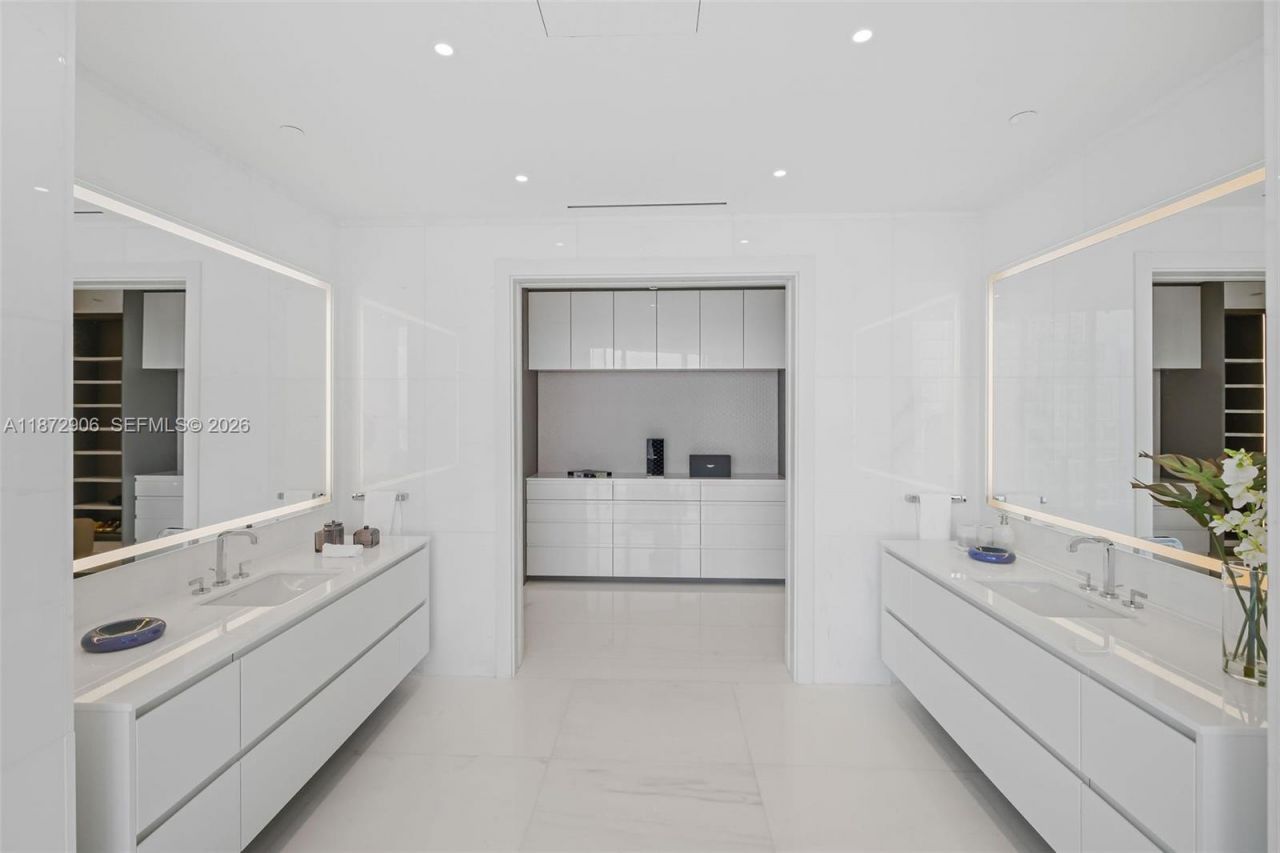 300 Biscayne Blvd Way, Unit PH6001, Miami, FL 33131 Photo