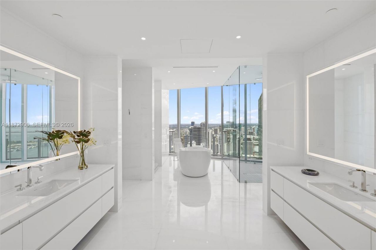 300 Biscayne Blvd Way, Unit PH6001, Miami, FL 33131 Photo