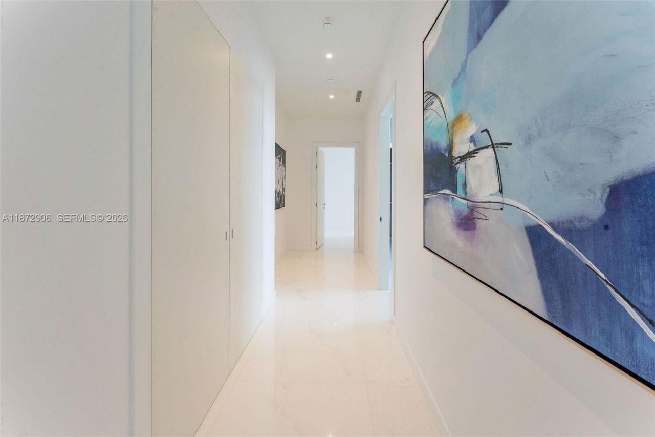 300 Biscayne Blvd Way, Unit PH6001, Miami, FL 33131 Photo