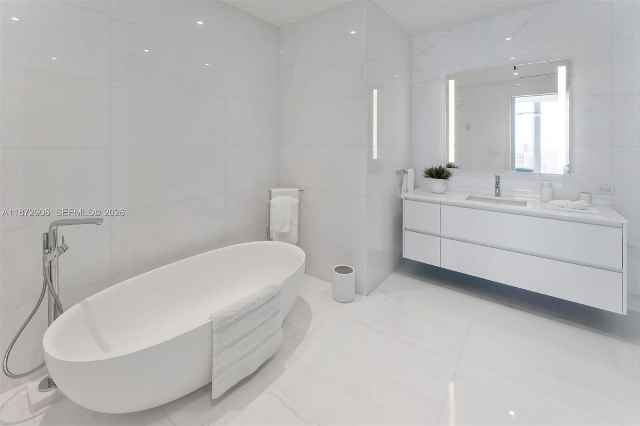 300 Biscayne Blvd Way, Unit PH6001, Miami, FL 33131 Photo