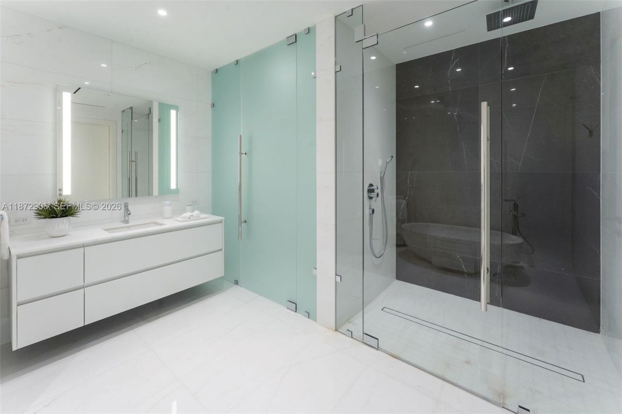 300 Biscayne Blvd Way, Unit PH6001, Miami, FL 33131 Photo