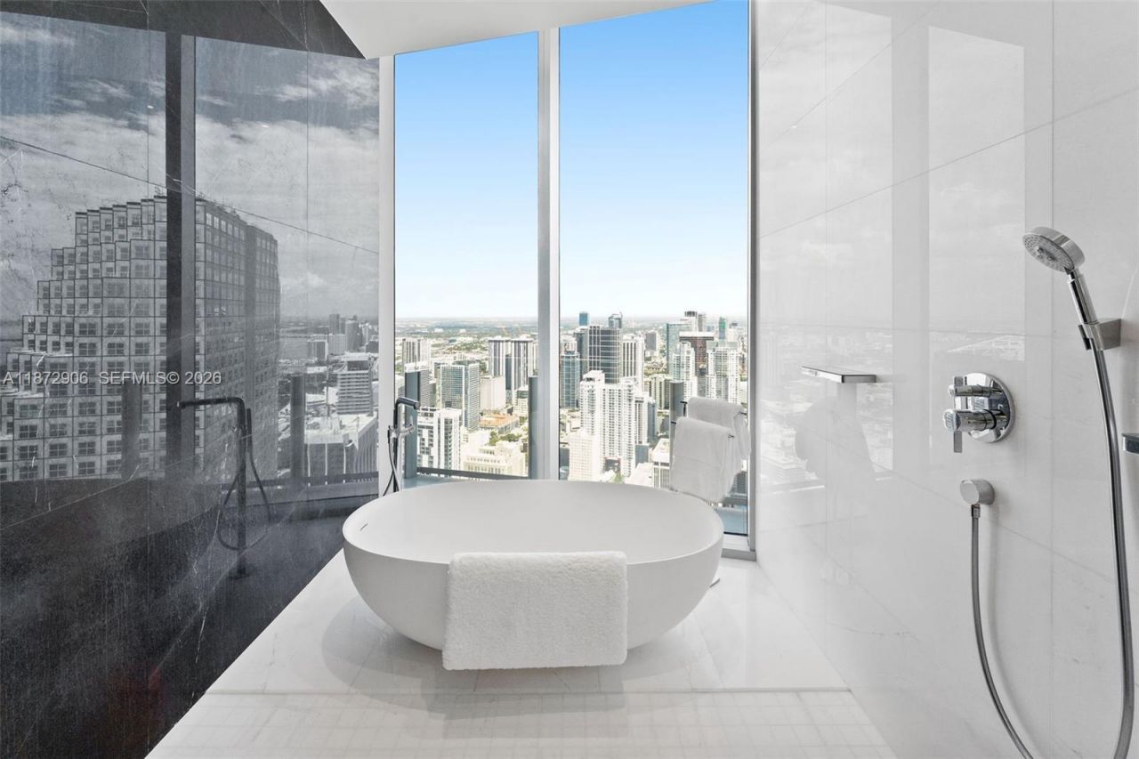 300 Biscayne Blvd Way, Unit PH6001, Miami, FL 33131 Photo