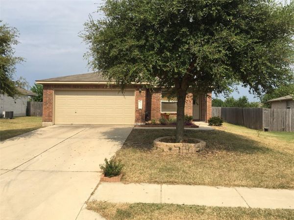 917 W South ST, Leander, TX 78641