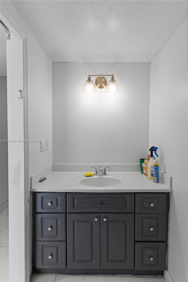 949 SW 113th Ter, Pembroke Pines, FL 33025 Photo