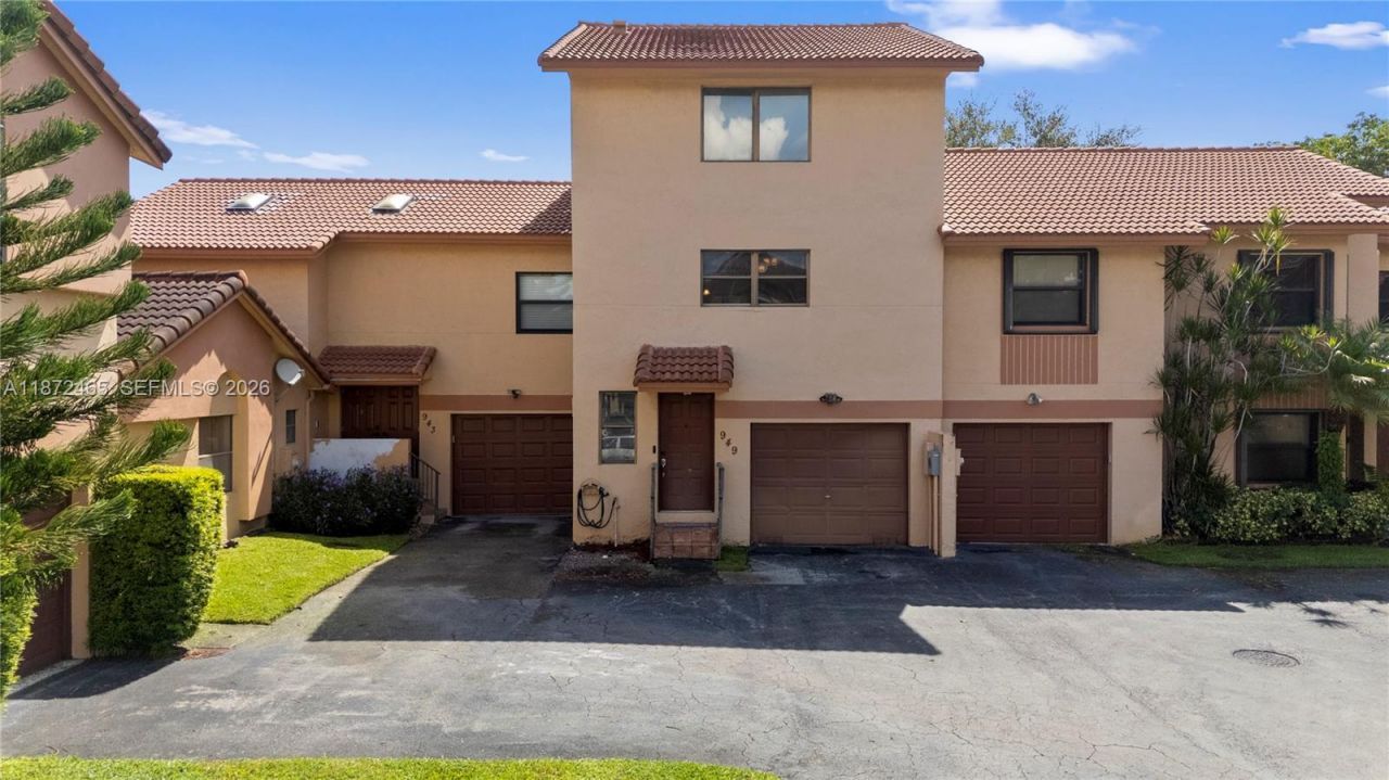 949 SW 113th Ter, Pembroke Pines, FL 33025 Photo