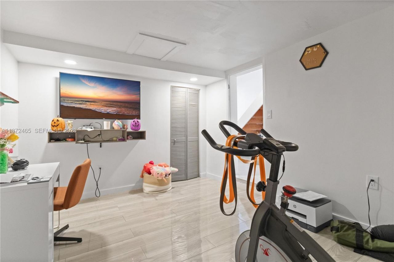 949 SW 113th Ter, Pembroke Pines, FL 33025 Photo