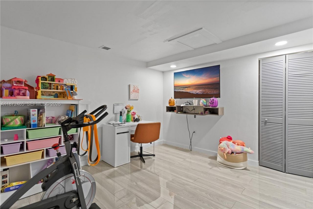 949 SW 113th Ter, Pembroke Pines, FL 33025 Photo