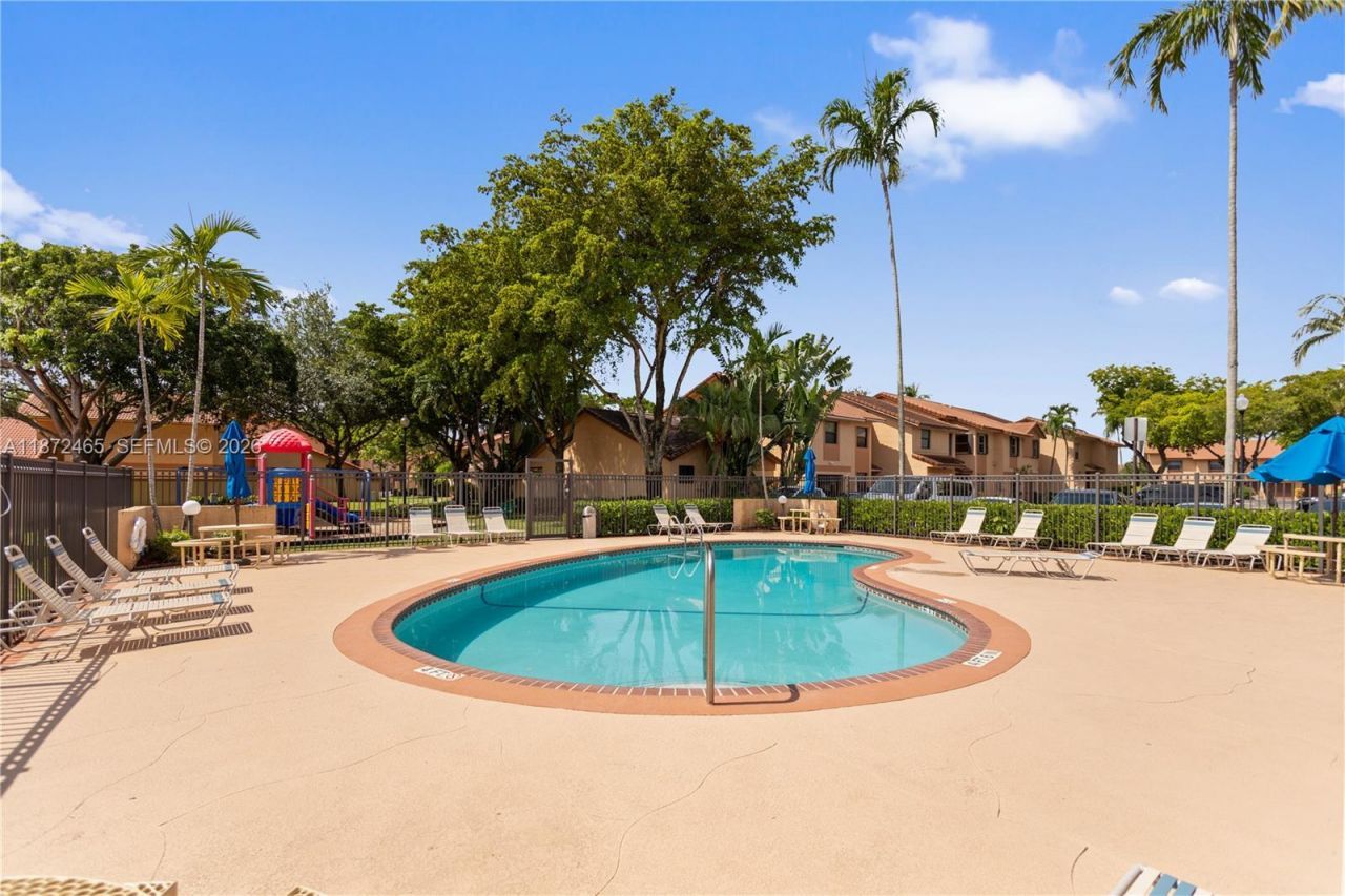 949 SW 113th Ter, Pembroke Pines, FL 33025 Photo