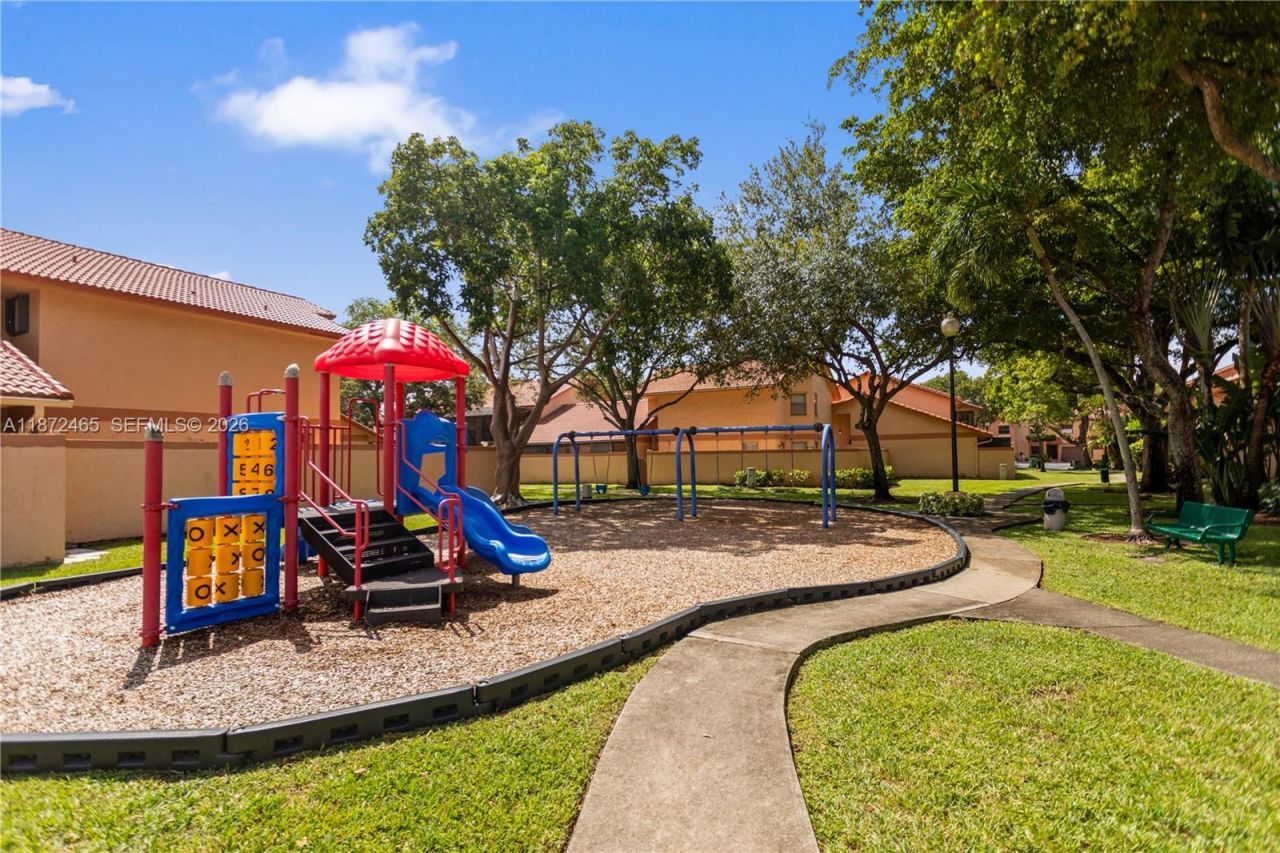 949 SW 113th Ter, Pembroke Pines, FL 33025 Photo