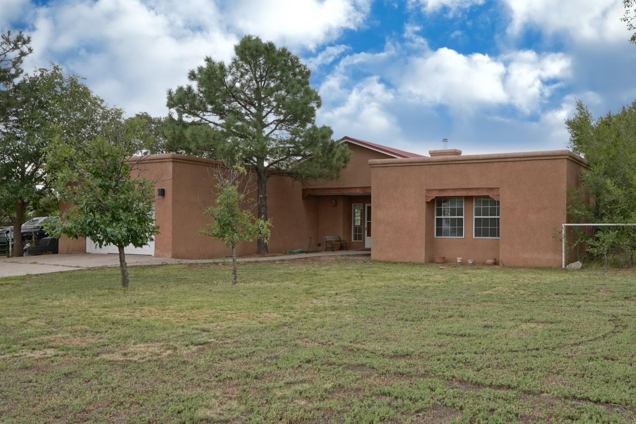 244 DINKLE Road Edgewood, NM 87015