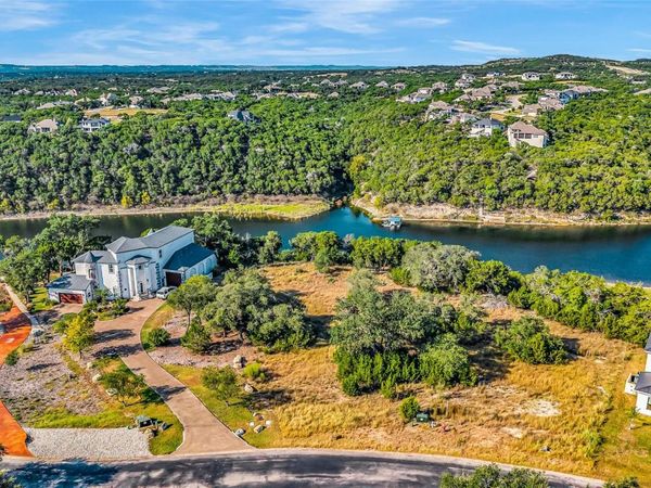 7216 Getaway DR, Jonestown, TX 78645