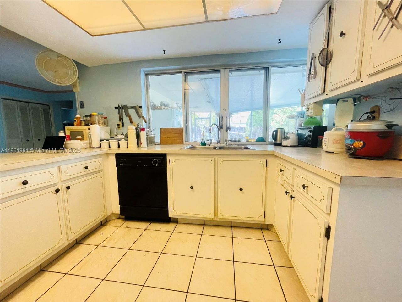 8203 NW 73rd Ter, Tamarac, FL 33321 Photo