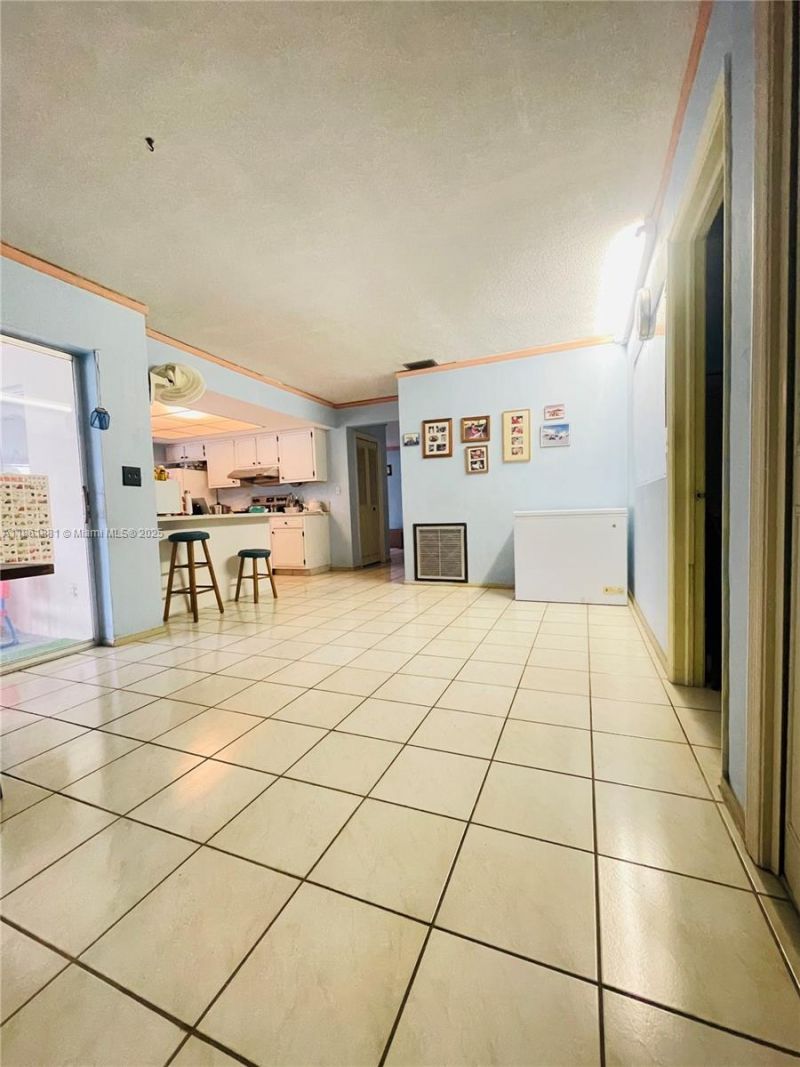 8203 NW 73rd Ter, Tamarac, FL 33321 Photo