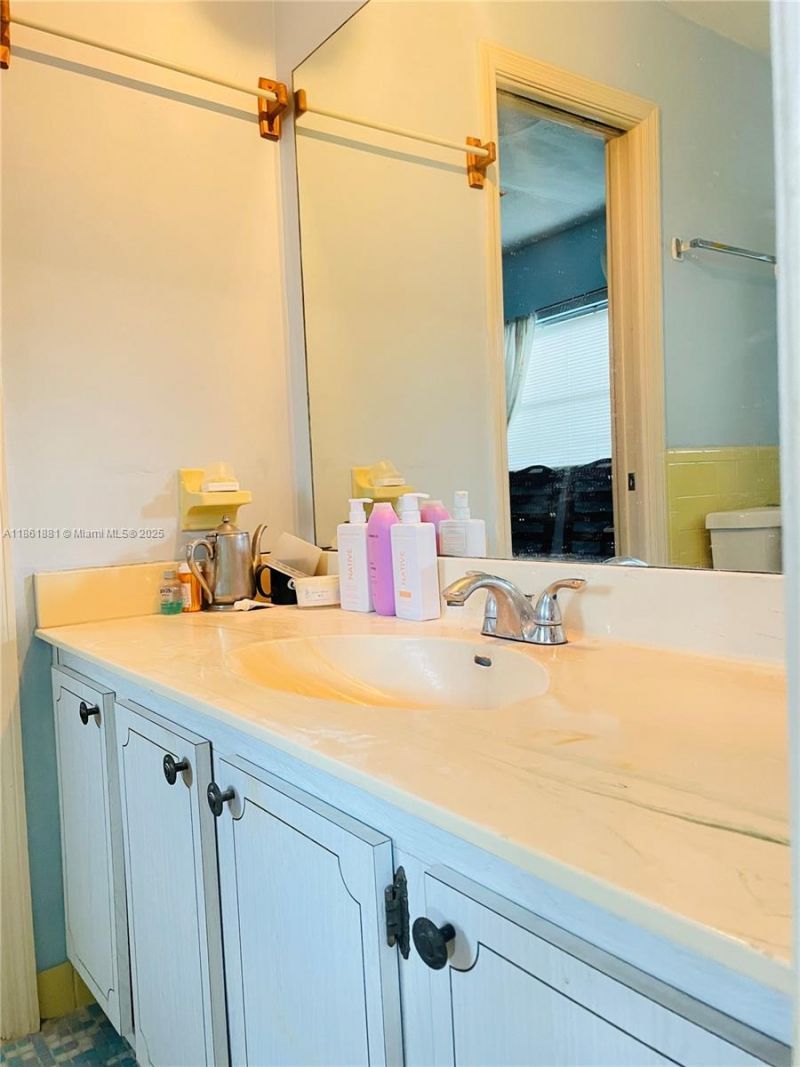 8203 NW 73rd Ter, Tamarac, FL 33321 Photo