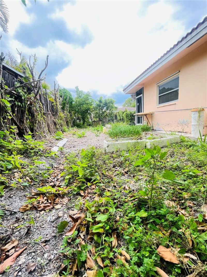 8203 NW 73rd Ter, Tamarac, FL 33321 Photo